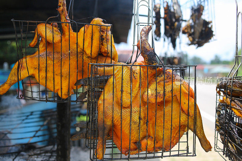 马来西亚美食:“Ayam Salai”(熏鸡)